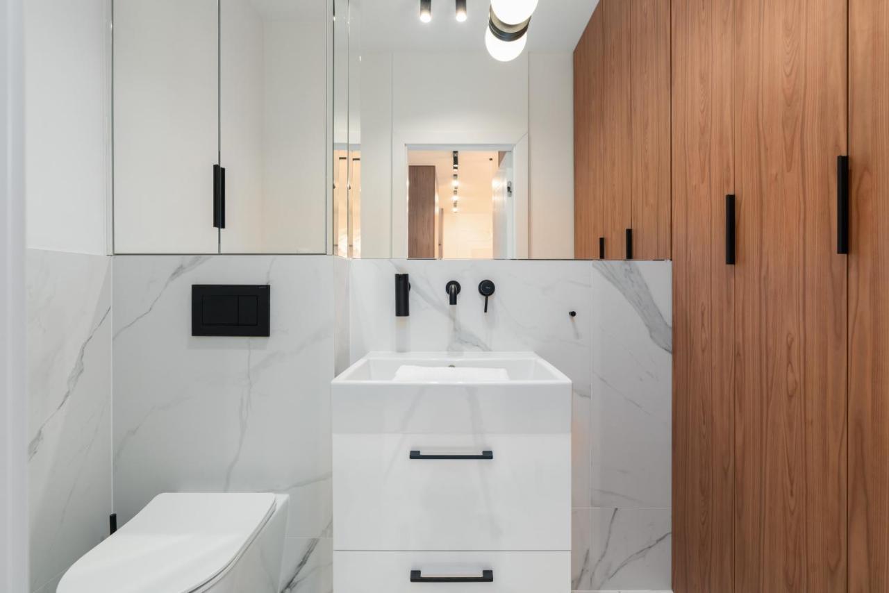Wilczak Apartment With Free Garage Poznan By Noclegi Renters Exterior photo
