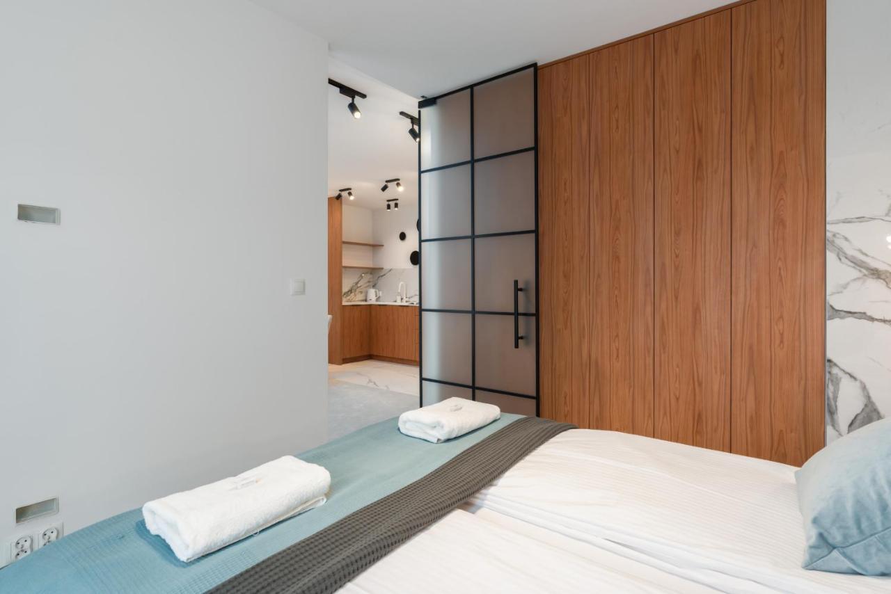 Wilczak Apartment With Free Garage Poznan By Noclegi Renters Exterior photo